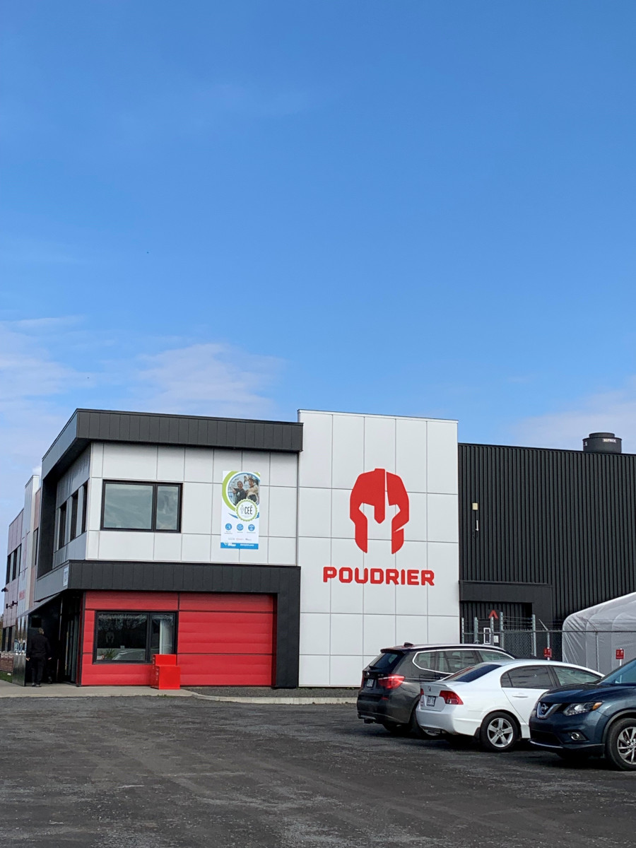 Avez-vous remarqué le panneau CEÉ Chez Poudrier ?